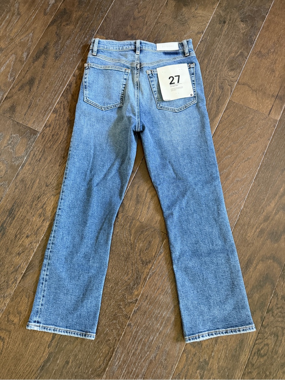 NEVER WORN! 

Classic Light Blue Straight-Leg Women’s Jeans - Size 27